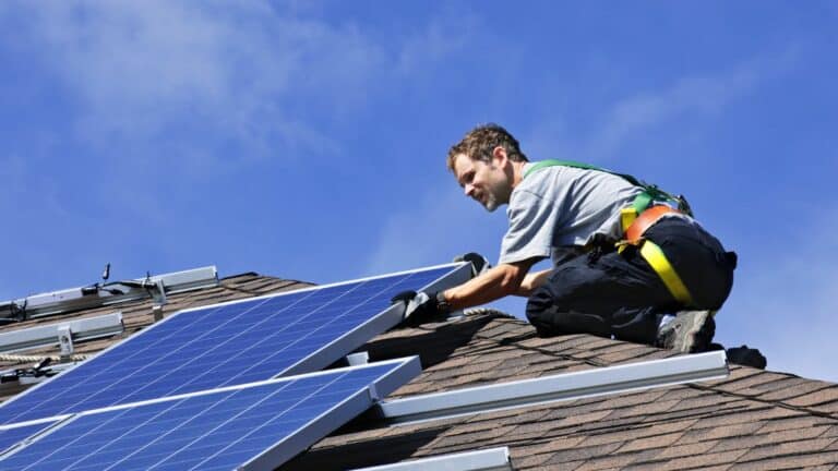 quelle est la surface disponible sur notre toit pour installer des panneaux solaires