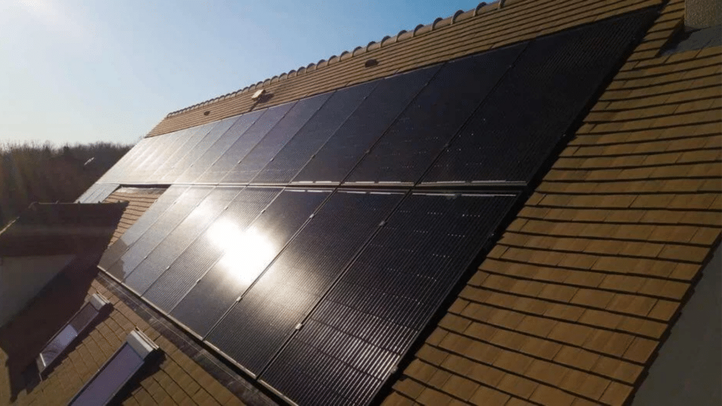 Les deux variantes de panneaux solaires hybrides