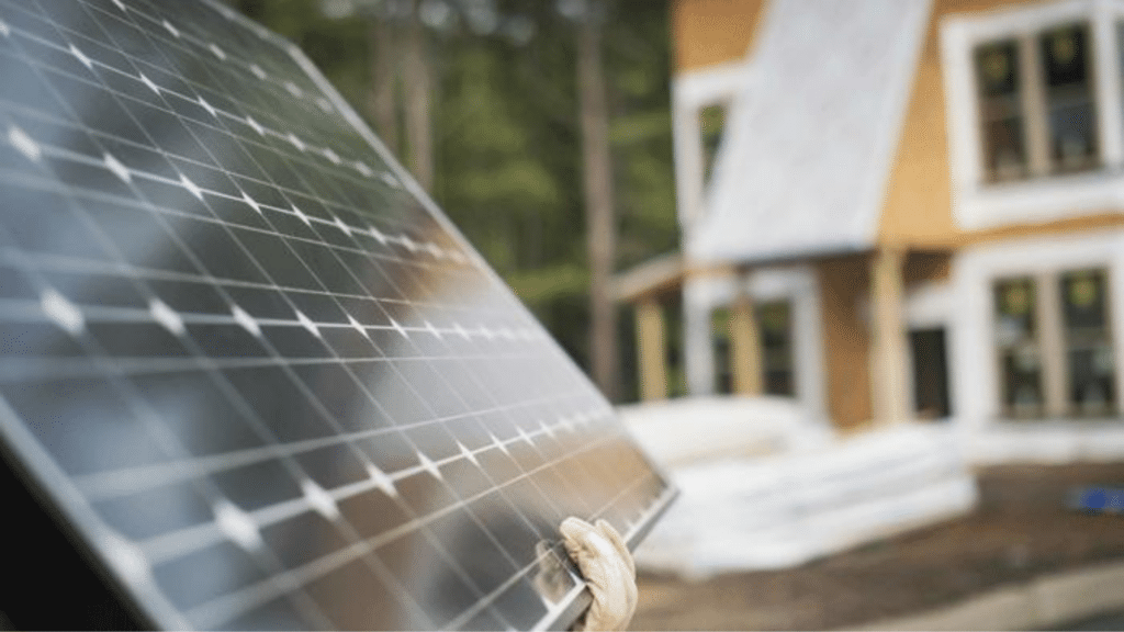 un kit solaire plug and play et une installation solaire traditionnelle