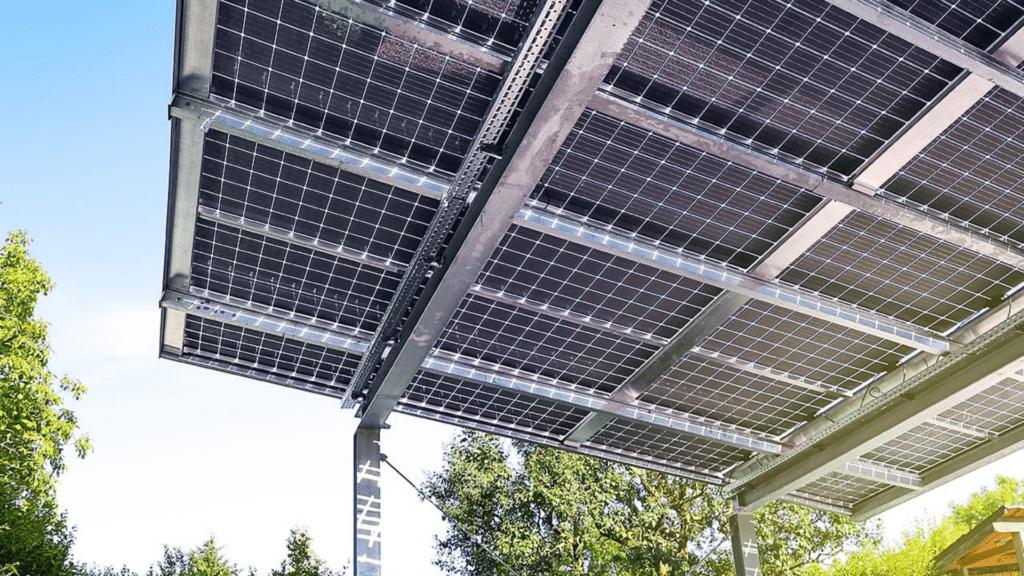 Avantages du carport solaire avec batterie de stockage
