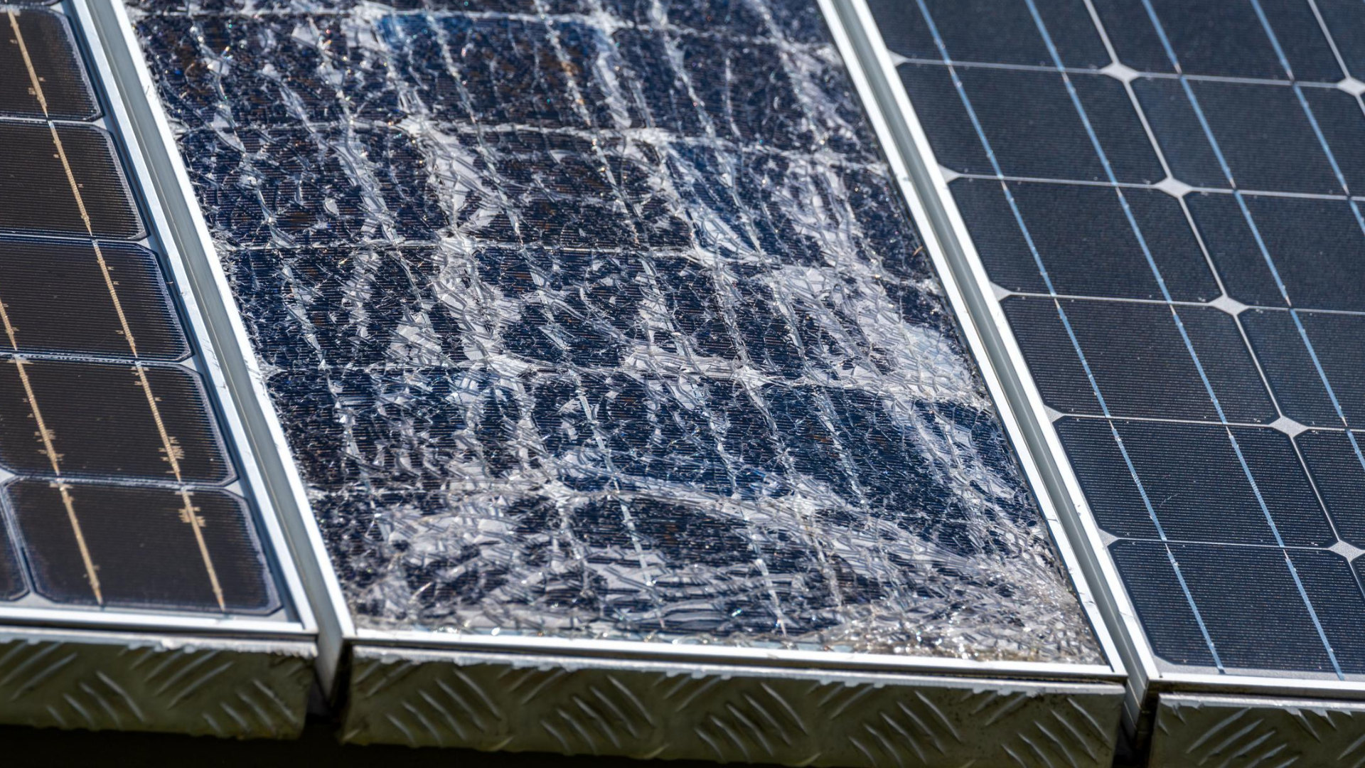 Inspectez régulièrement les panneaux solaires