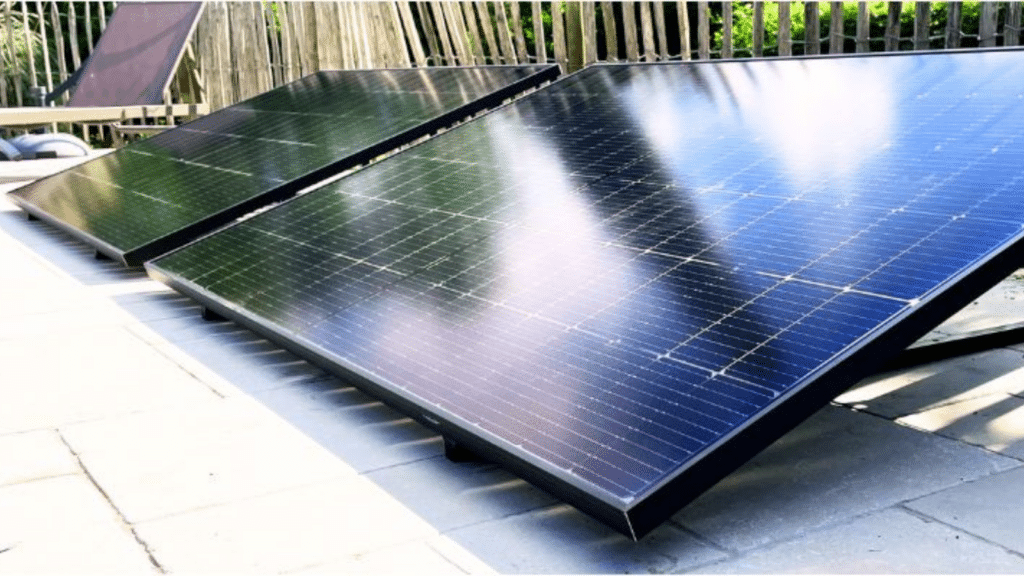Comment fonctionne une station solaire plug & play de manière sécurisée et légale ?