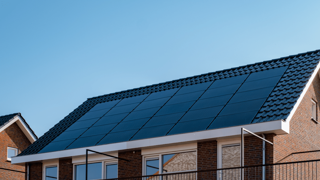 Prix des panneaux solaires full black