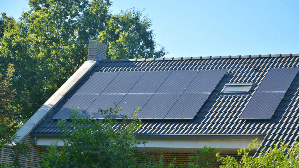 Quand envisager le remplacement des anciens panneaux solaires ?