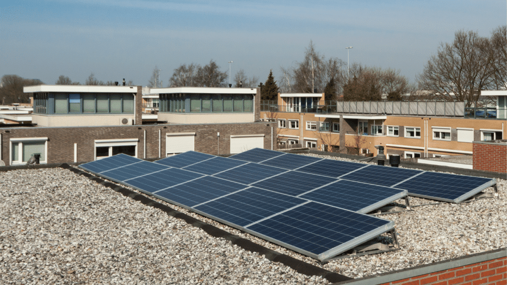 Installation sur toit plat : pratique et performante