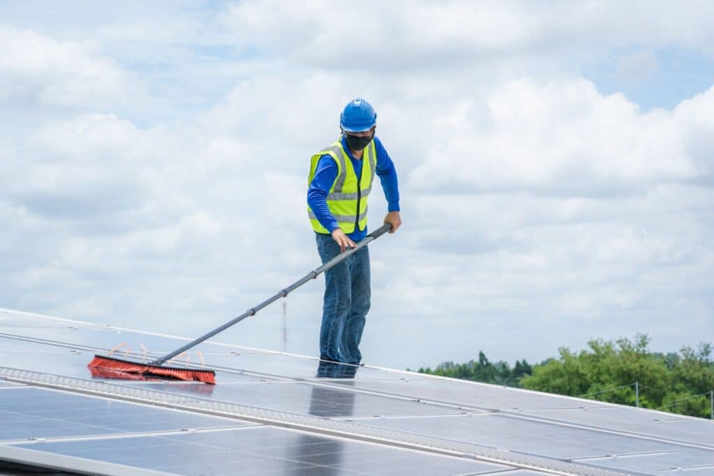 Étapes pour nettoyer les panneaux solaires sur votre carport