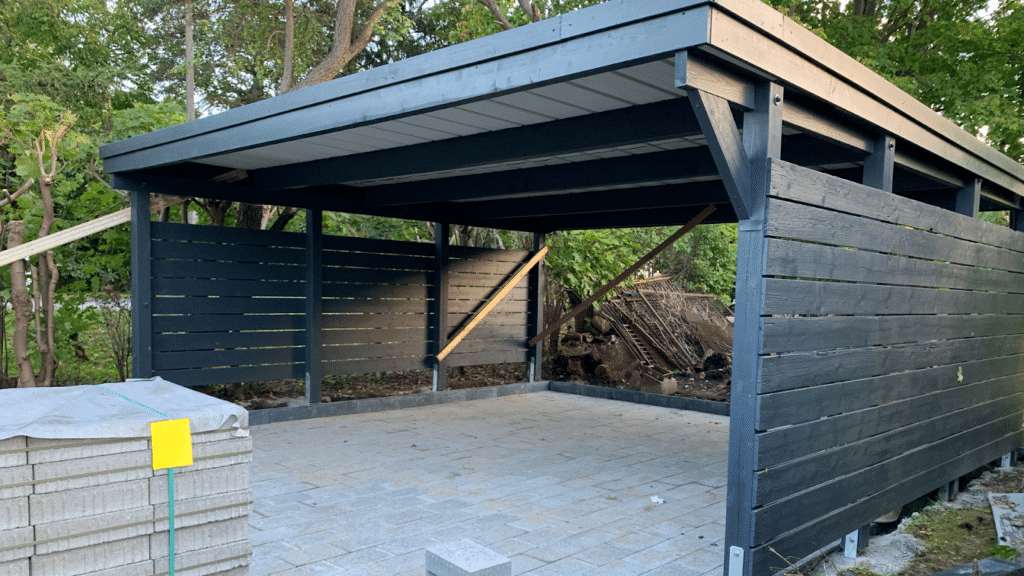 Guide d'installation pratique d'un carport solaire pour camping-cars