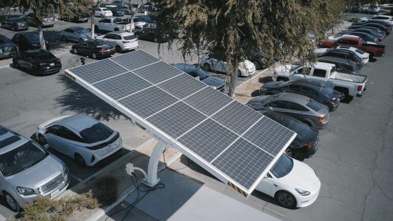recharge boiture solaire