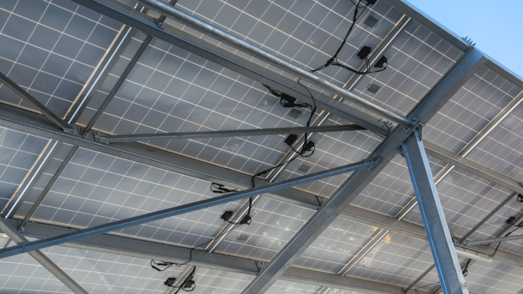 Évaluation des performances énergétiques des carports solaires