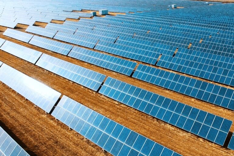 centrale solaire gigantesque de 1,3 gw