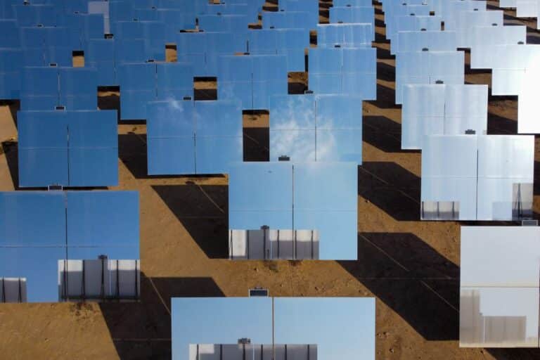 panneau solaire surpasse 20 réacteurs nucléaires (1)