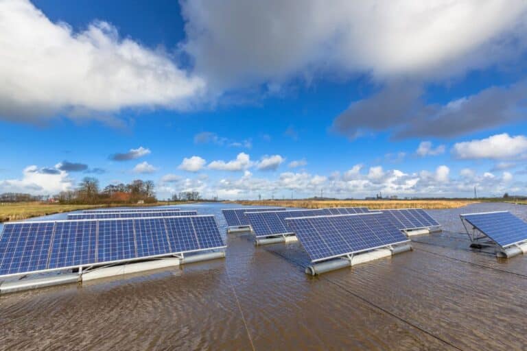trouvé la solution idéale avec l’énergie solaire flottante
