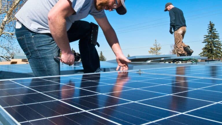 une ombre, un angle, un mauvais calcul… et vos panneaux solaires perdent des années de production