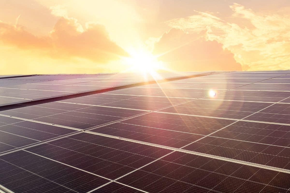 panneaux solaires, batteries au lithium