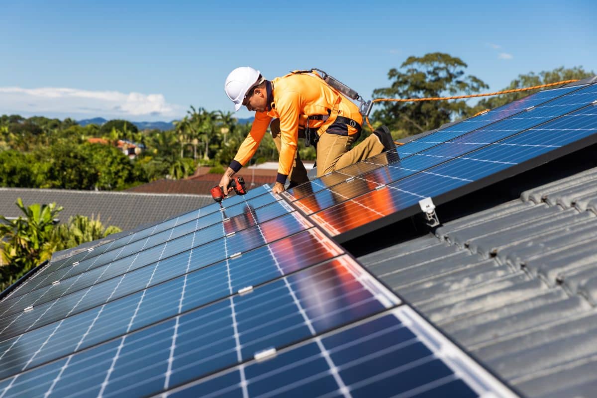 éviter feux panneaux solaires toiture