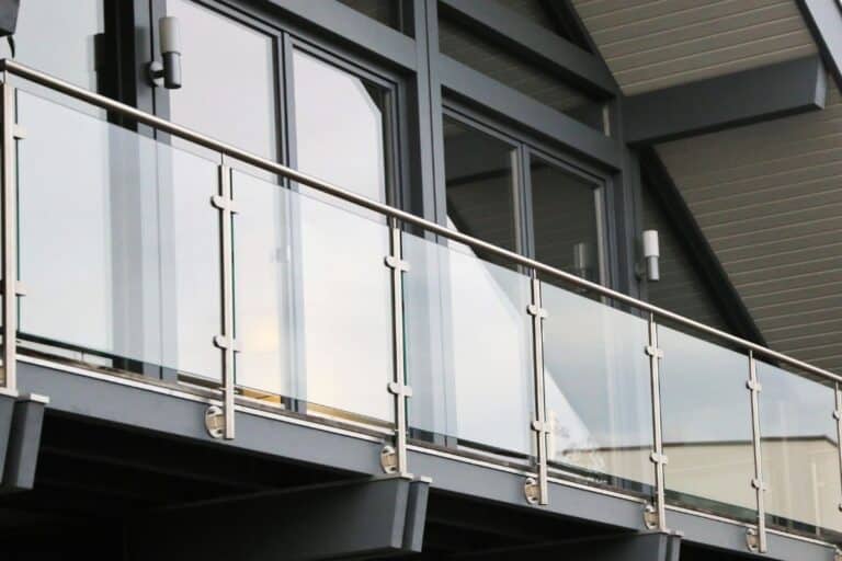 garde corps balcon panneau solaire transparent