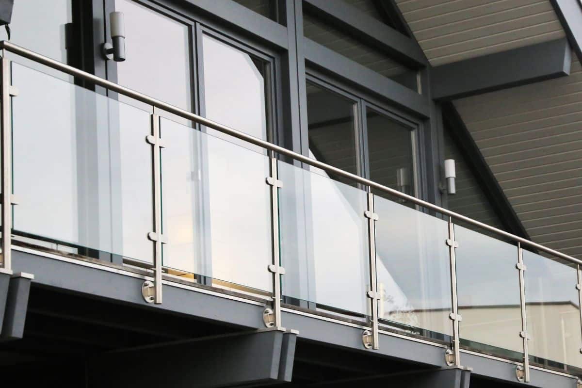 garde corps balcon panneau solaire transparent