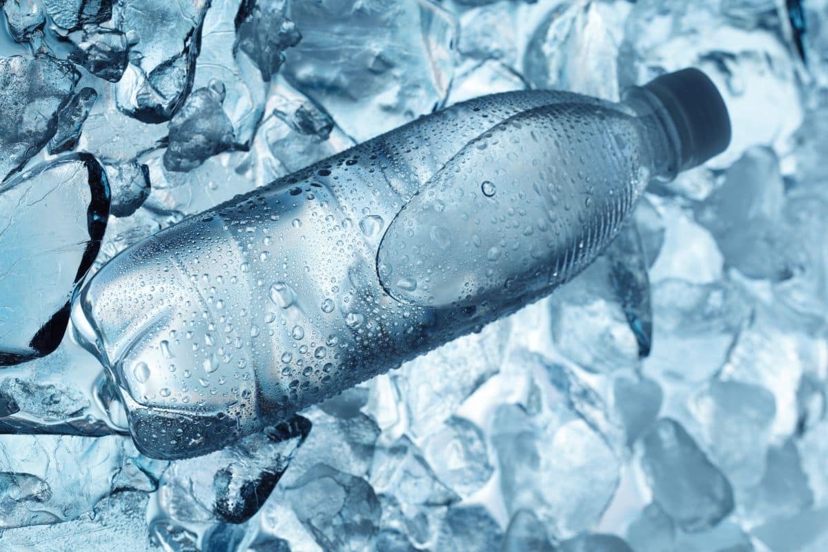 bouteille eau dans congélateur
