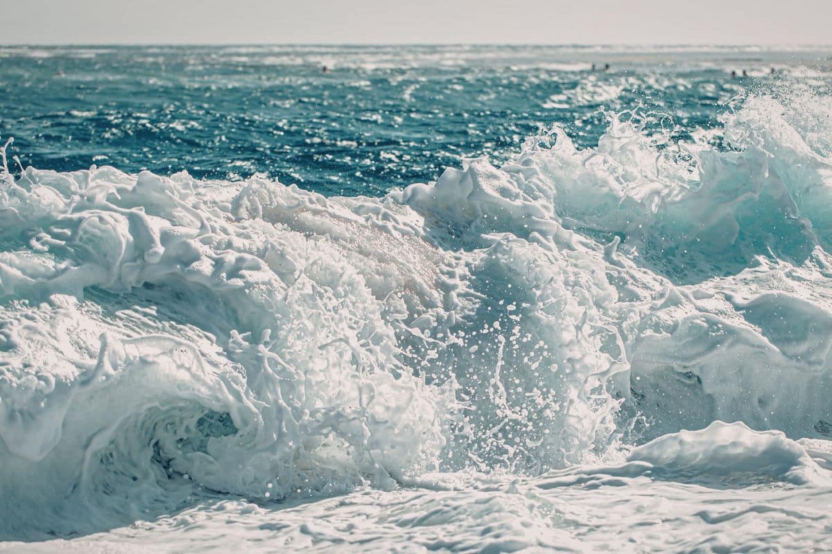 énergie bleue des vagues